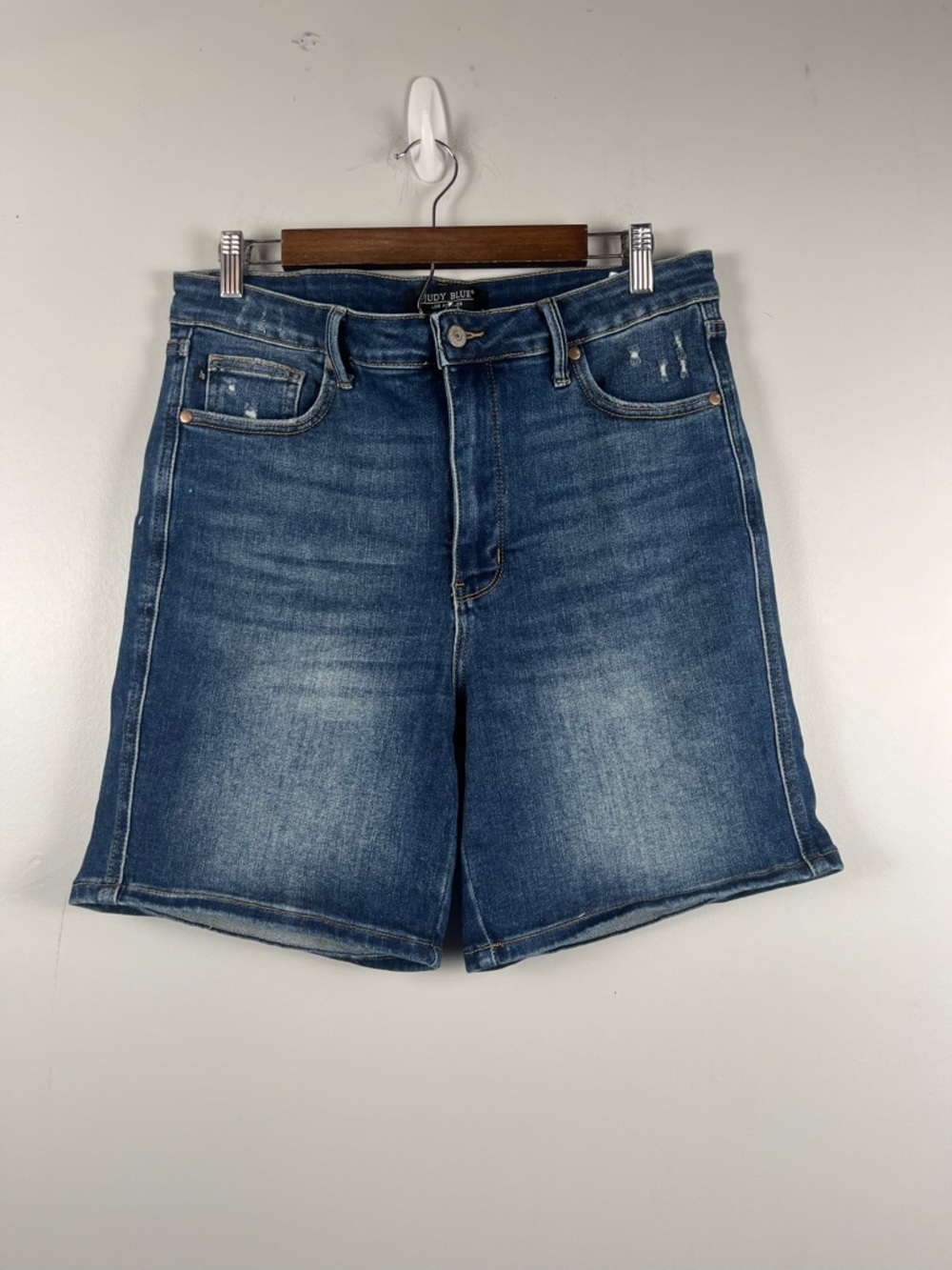 Judy Blue Jean Shorts Women XL Blue Stretch Lightly Distressed Bermuda